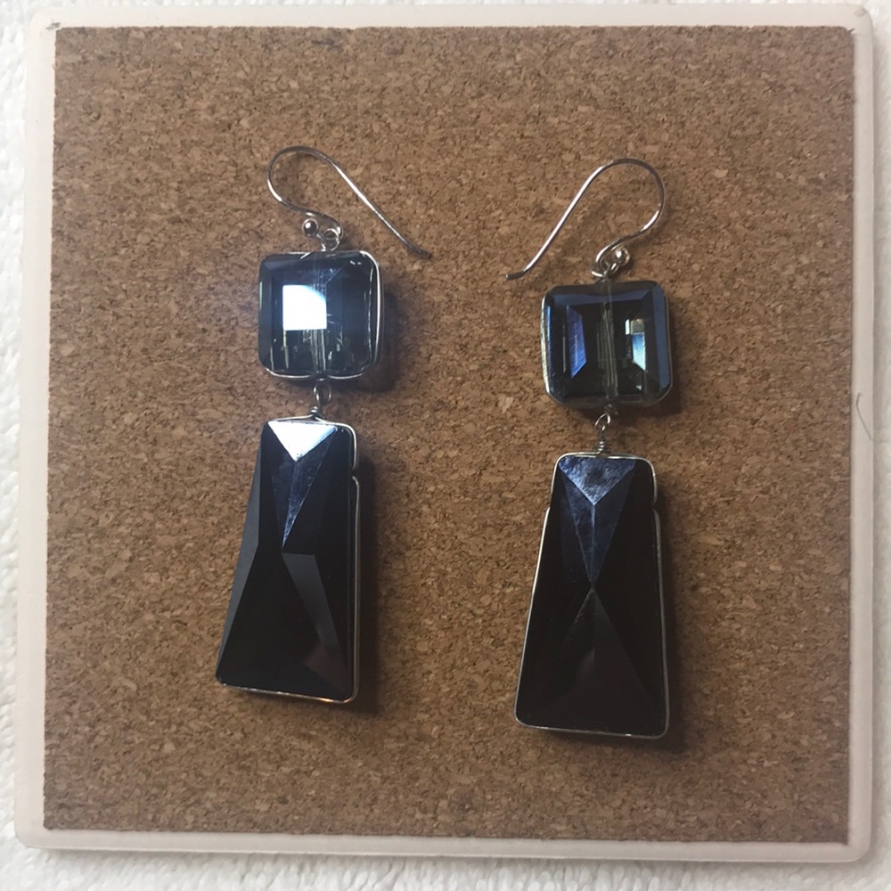 Blue crystal drop earrings. - Picture 2 of 3